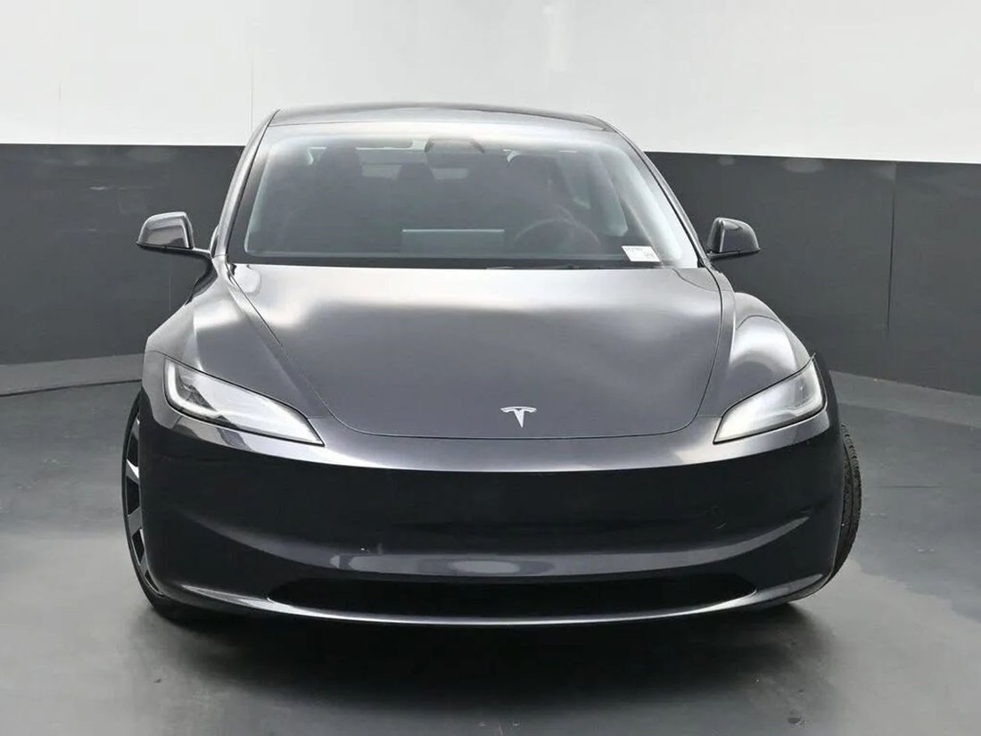 Sedan in Riverside, CA, United States 2 - 18615825