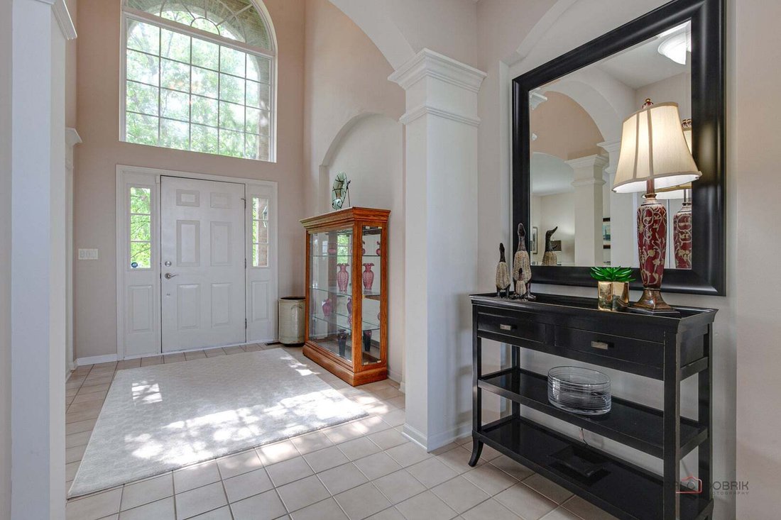 House in Lindenhurst, Illinois, United States 4 - 18617387