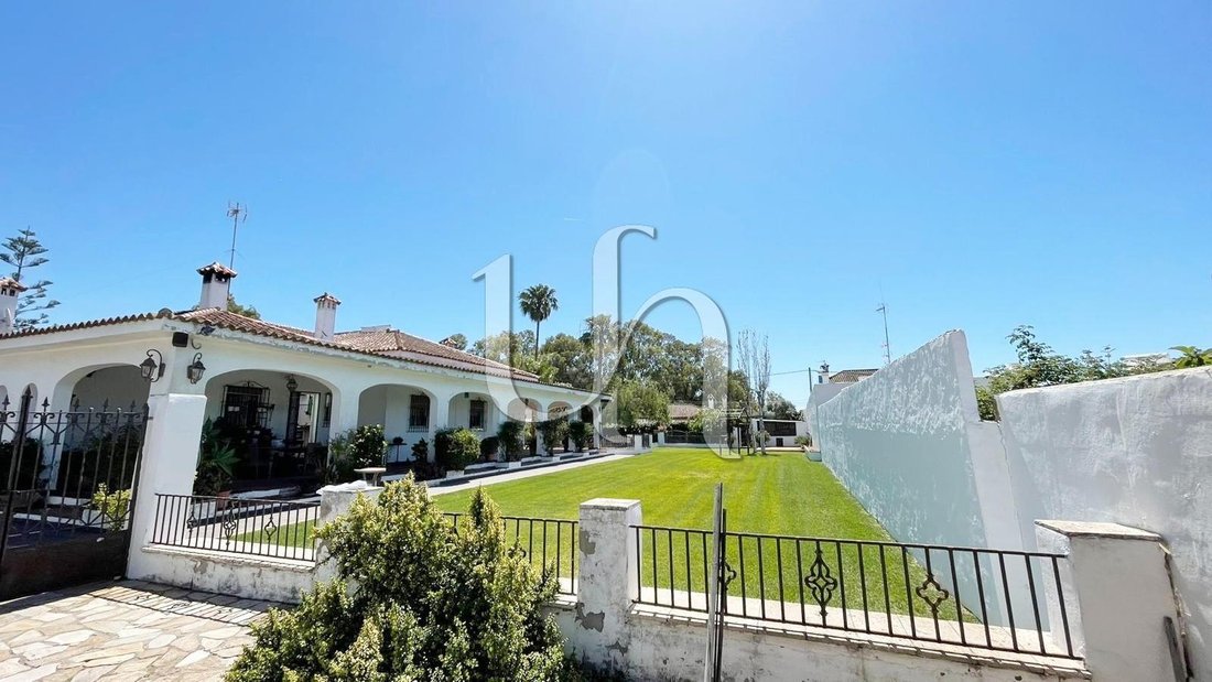 Chalet in El Puerto de Santa María, Andalusia, Spain 1 - 18473908