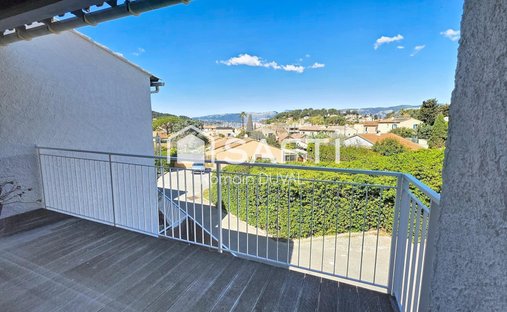 House in Village, Saint-Mandrier-sur-Mer, France 1