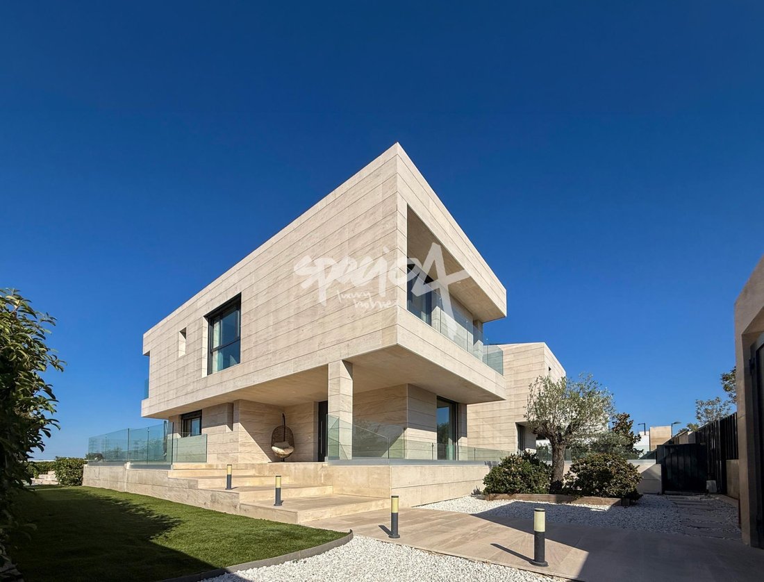 Chalet in Majadahonda, Comunidad de Madrid, Spain 2 - 18617236