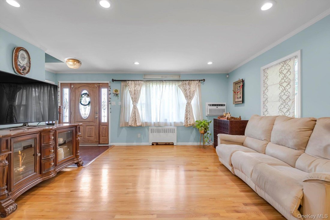 House in North New Hyde Park, New York, United States 2 - 18585169