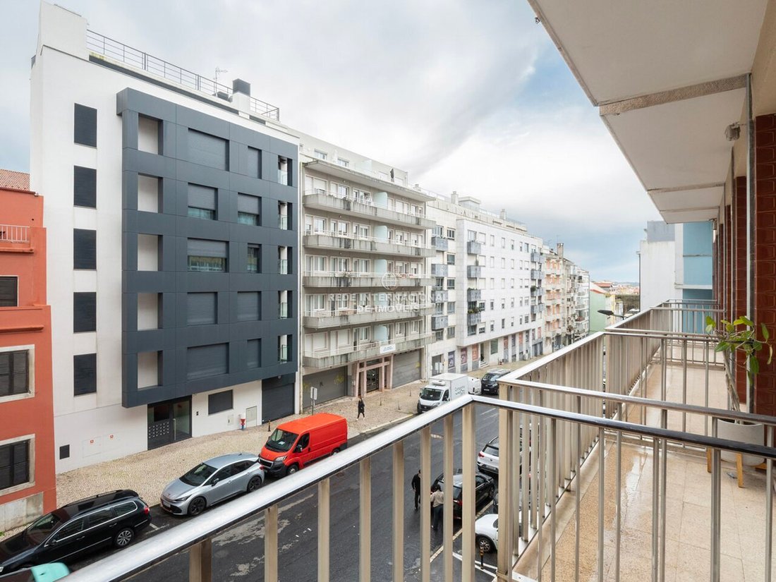 Apartment in Campolide, Lisbon, Portugal 5 - 17500879