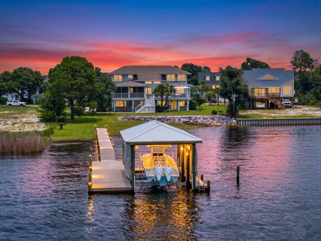 House in Milton, Florida, United States 1 - 18616941