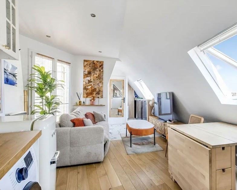 Apartment in Saint Germain l'Auxerrois, Paris 1er Arrondissement, Paris 4 - 18618665