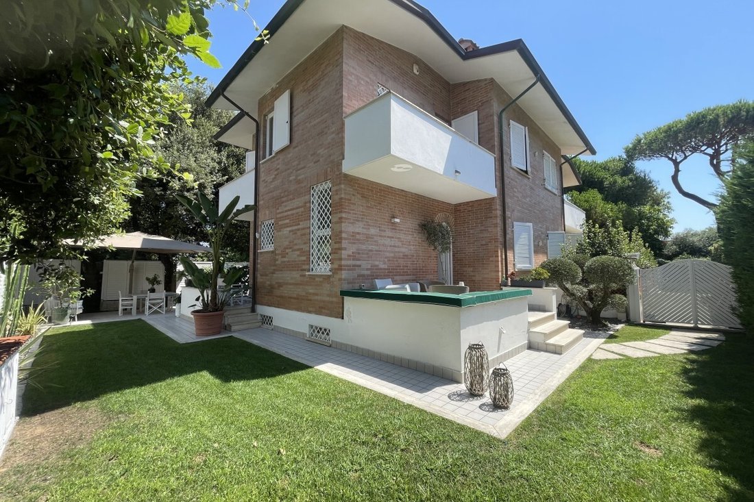Villa en Tonfano, Pietrasanta, Italia 1 - 18617088