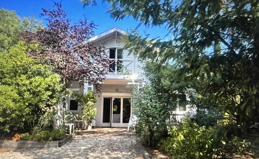 House in Aiguillon, Arcachon, France 1
