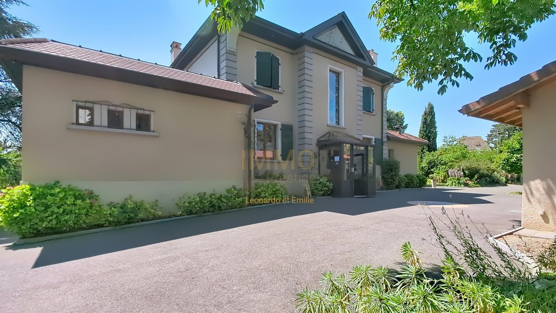 Estate in Est, Ambilly, France 1 - 18282000