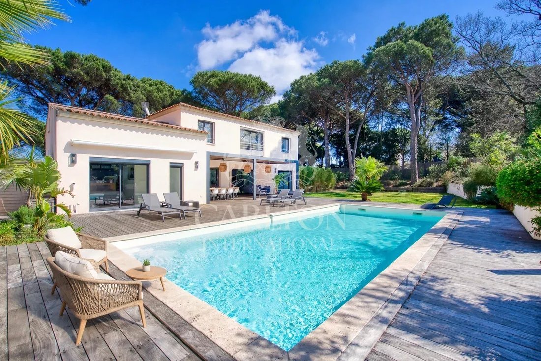 Villa in Gassin, Provence-Alpes-Côte d'Azur, France 1 - 18617747