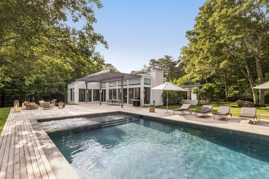 East Hampton, New York, United States 1 - 18619097