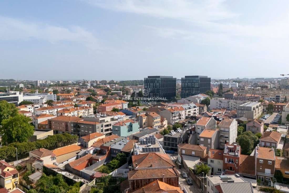 Estate in Lordelo do Ouro e Massarelos, Porto District, Portugal 3 - 18616741
