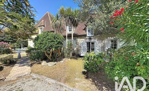 House in Barinque, Nouvelle-Aquitaine, France 1
