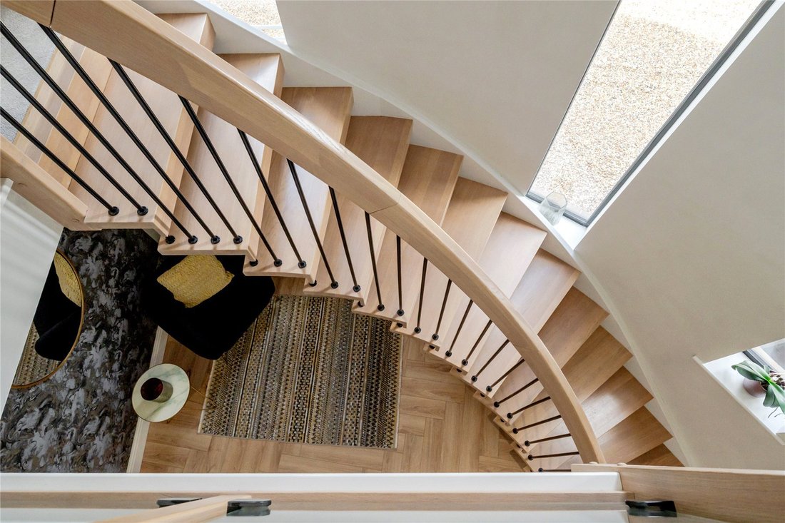 House in Crawley Hill, Surrey Heath, England 5 - 18617083