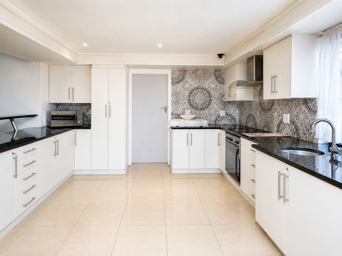 House in Western Cape, South Africa 5 - 18618025