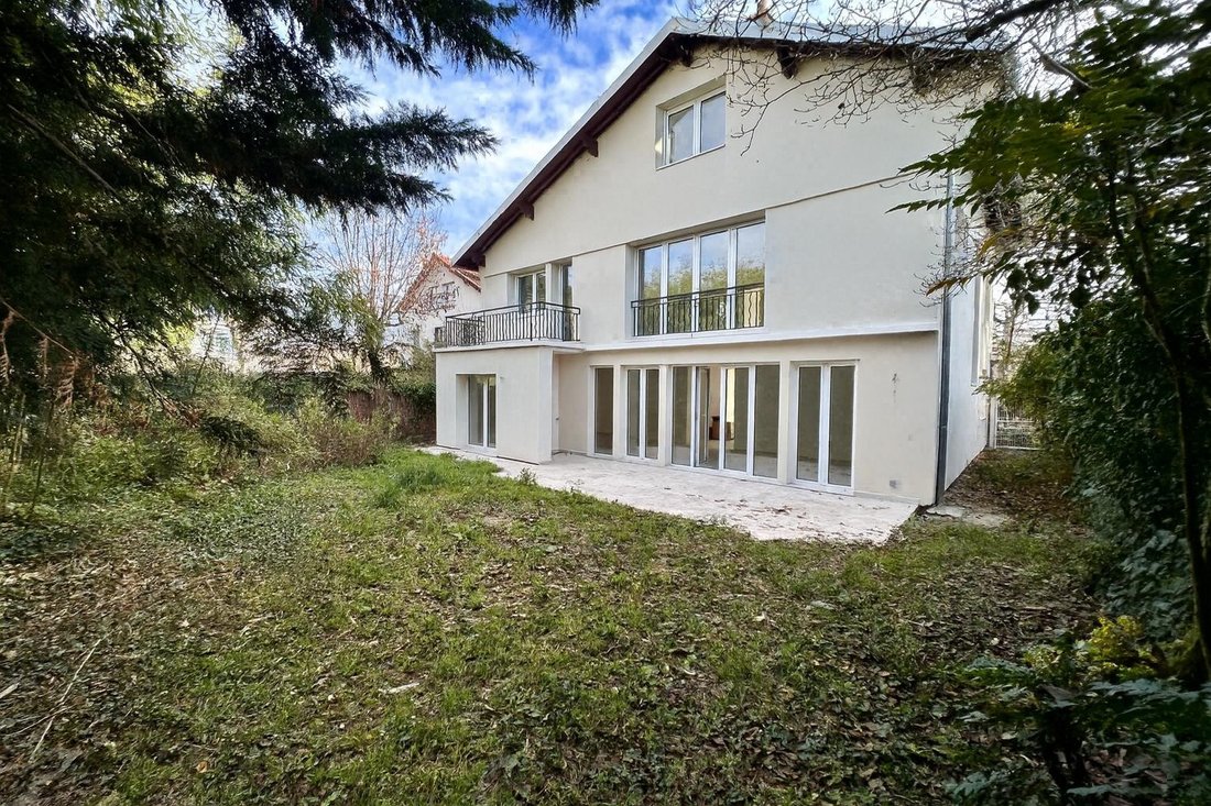 House in Côte Saint Louis, Garches, France 2 - 18620376