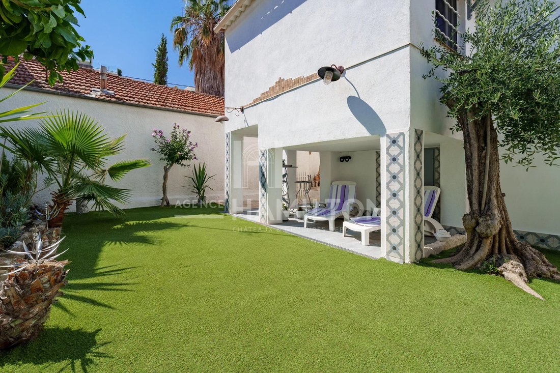 House in Cannes, Provence-Alpes-Côte d'Azur, France 2 - 18622421