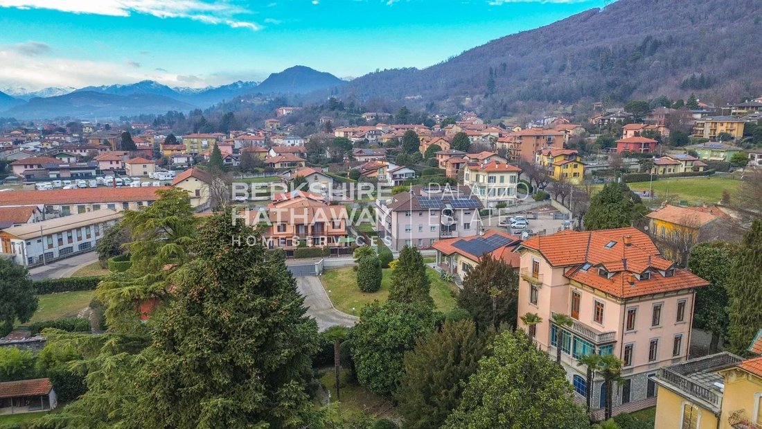 Villa in Gavirate, Lombardy, Italy 2 - 18621561