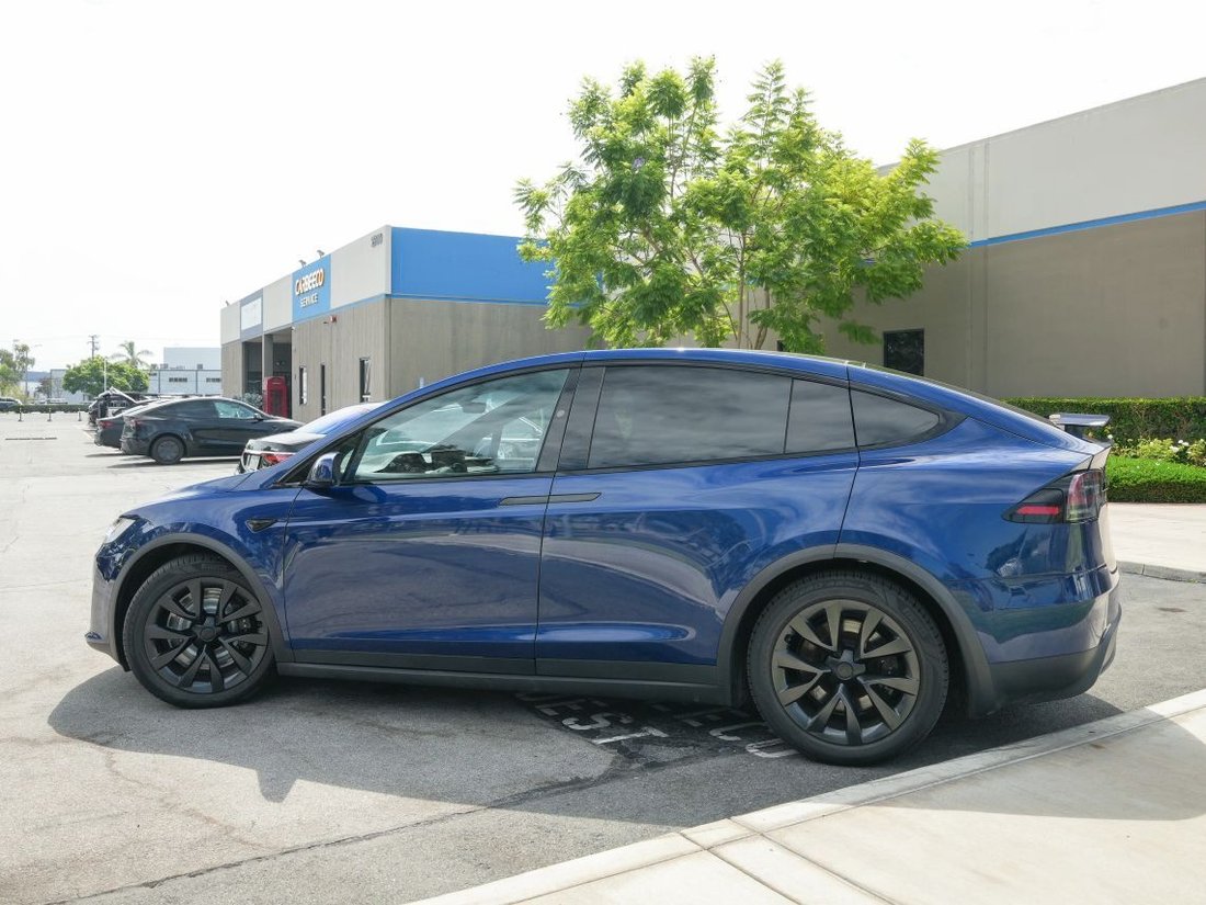 Suv in Costa Mesa, CA, United States 4 - 18472025