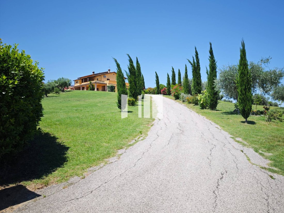 Villa in Notaresco, Abruzzo, Italy 2 - 18619547