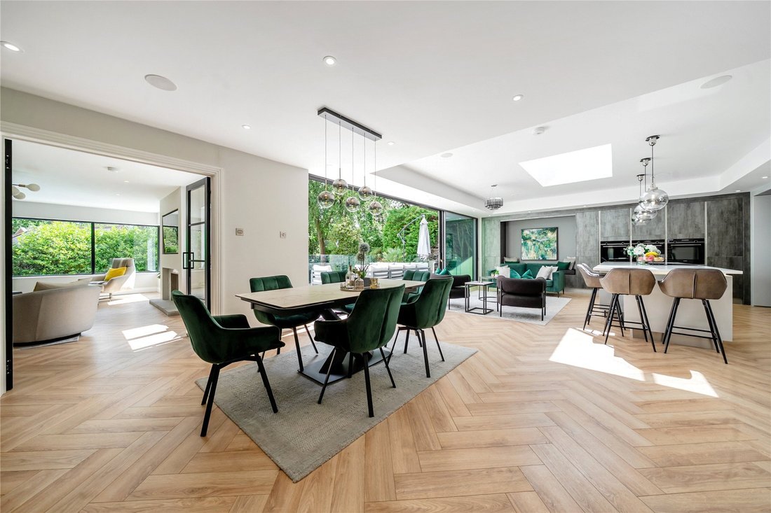 House in Crawley Hill, Surrey Heath, England 3 - 18617083
