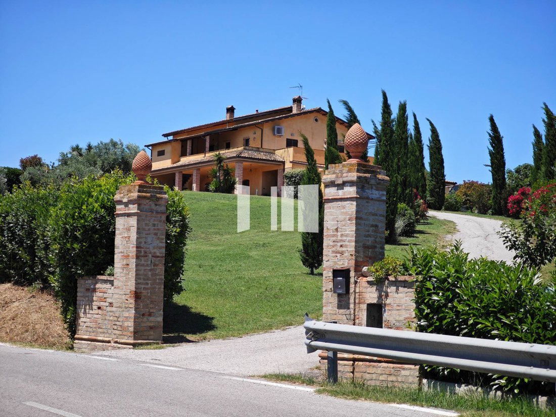 Villa in Notaresco, Abruzzo, Italy 1 - 18619547