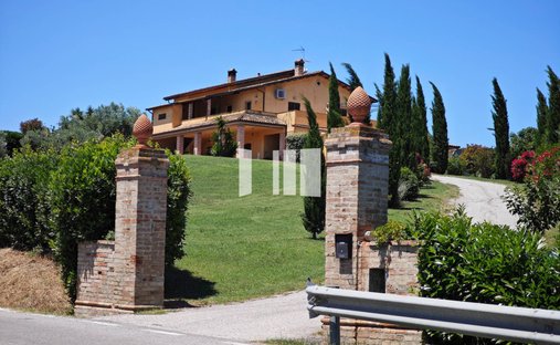 Villa in Notaresco, Abruzzo, Italy 1