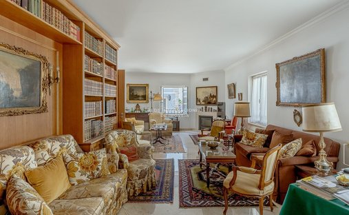 House in Paco de Arcos, Lisbon, Portugal 1
