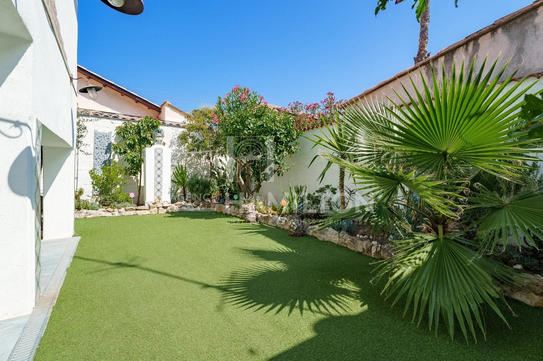 House in Cannes, Provence-Alpes-Côte d'Azur, France 3 - 18622421