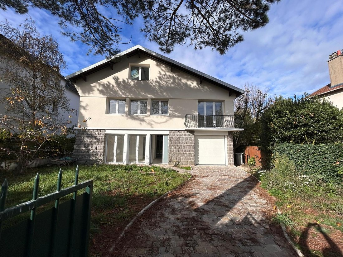 House in Côte Saint Louis, Garches, France 1 - 18620376