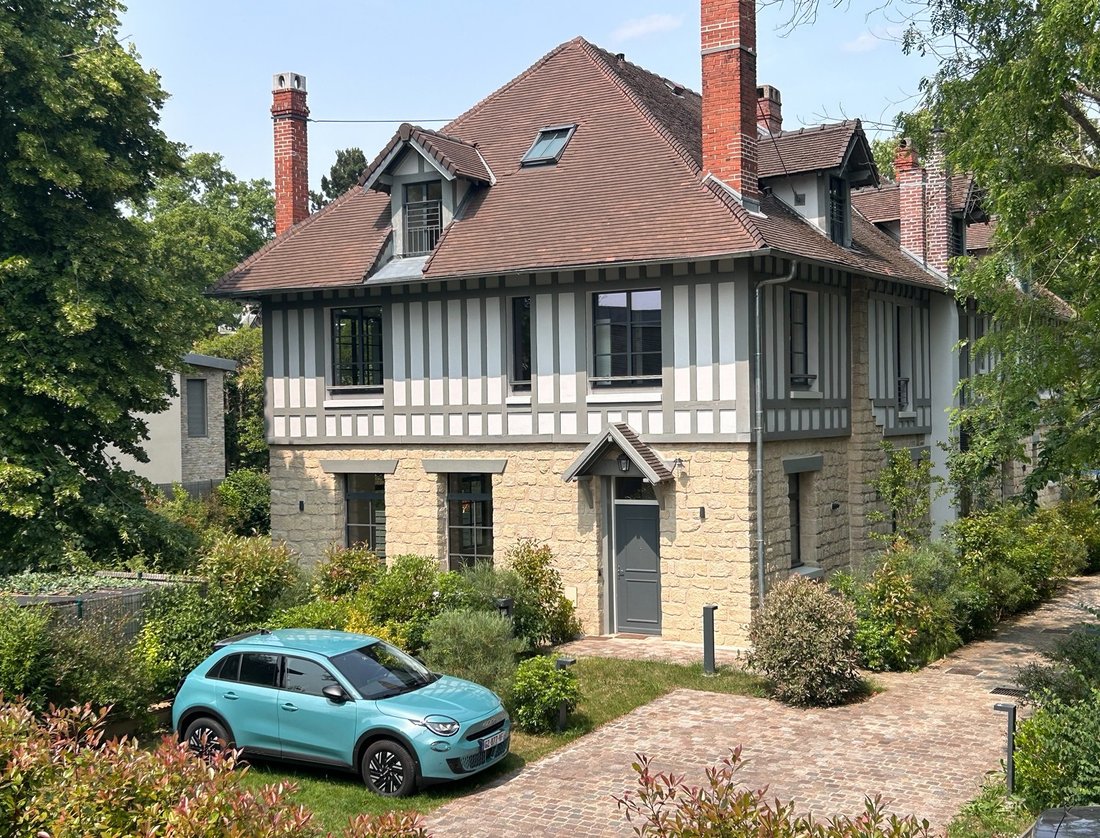 House in Côte Saint Louis, Garches, France 1 - 18620361