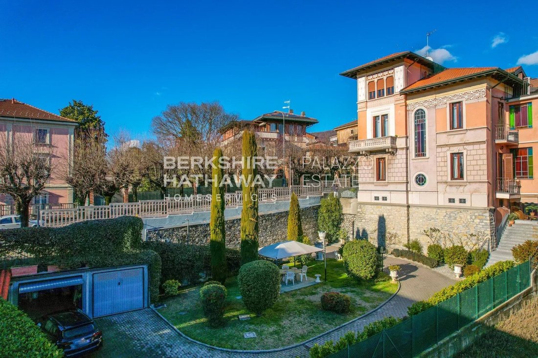 Villa in Gavirate, Lombardy, Italy 4 - 18621560