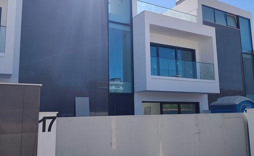 Townhouse in Montenegro, Algarve, Portugal 1
