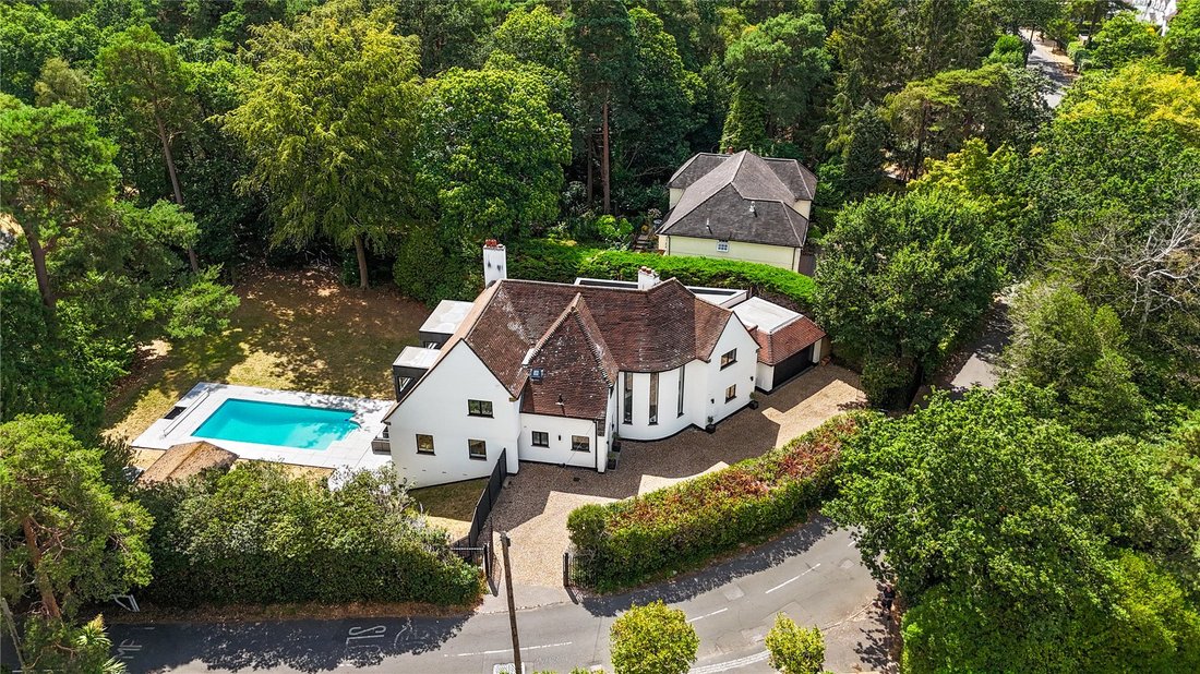 House in Crawley Hill, Surrey Heath, England 1 - 18617083
