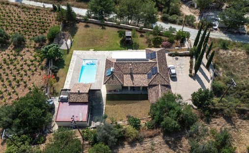 Bungalow in Dhoros, Limassol, Cyprus 1