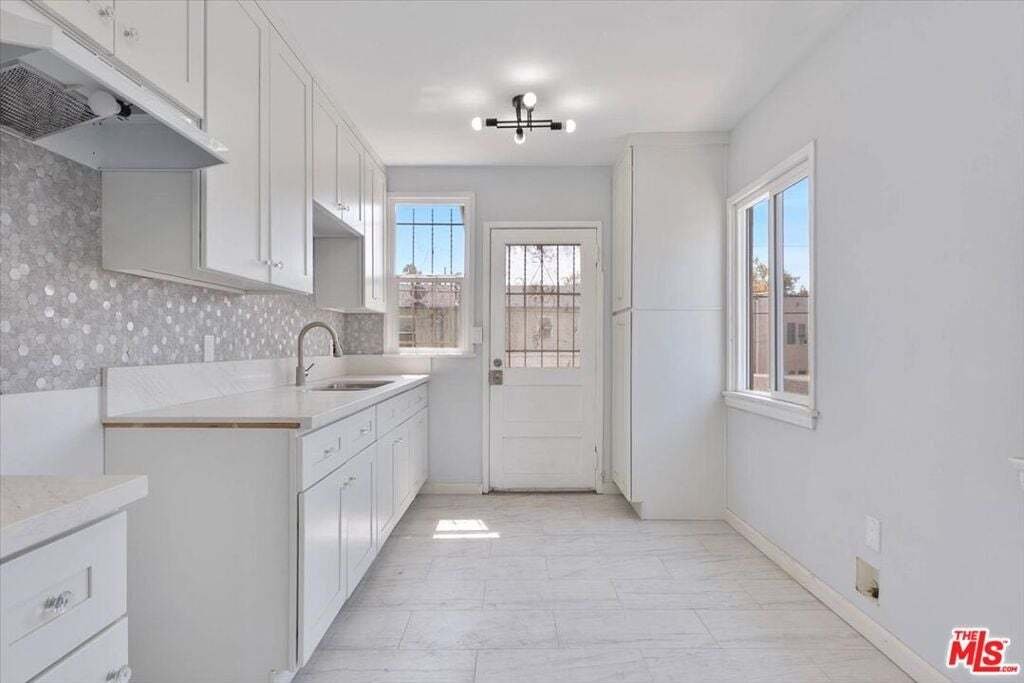 Los Angeles, California, United States 5 - 18618357