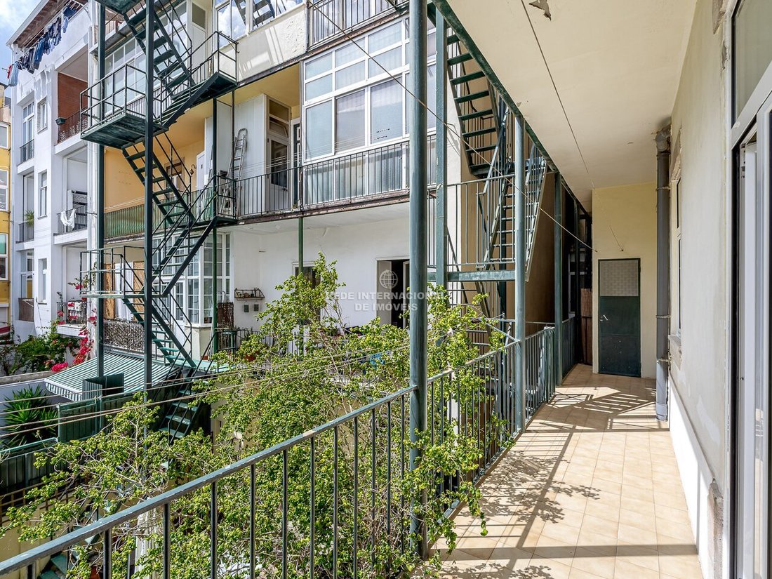 Apartment in Campo de Ourique, Lisbon, Portugal 3 - 17902666