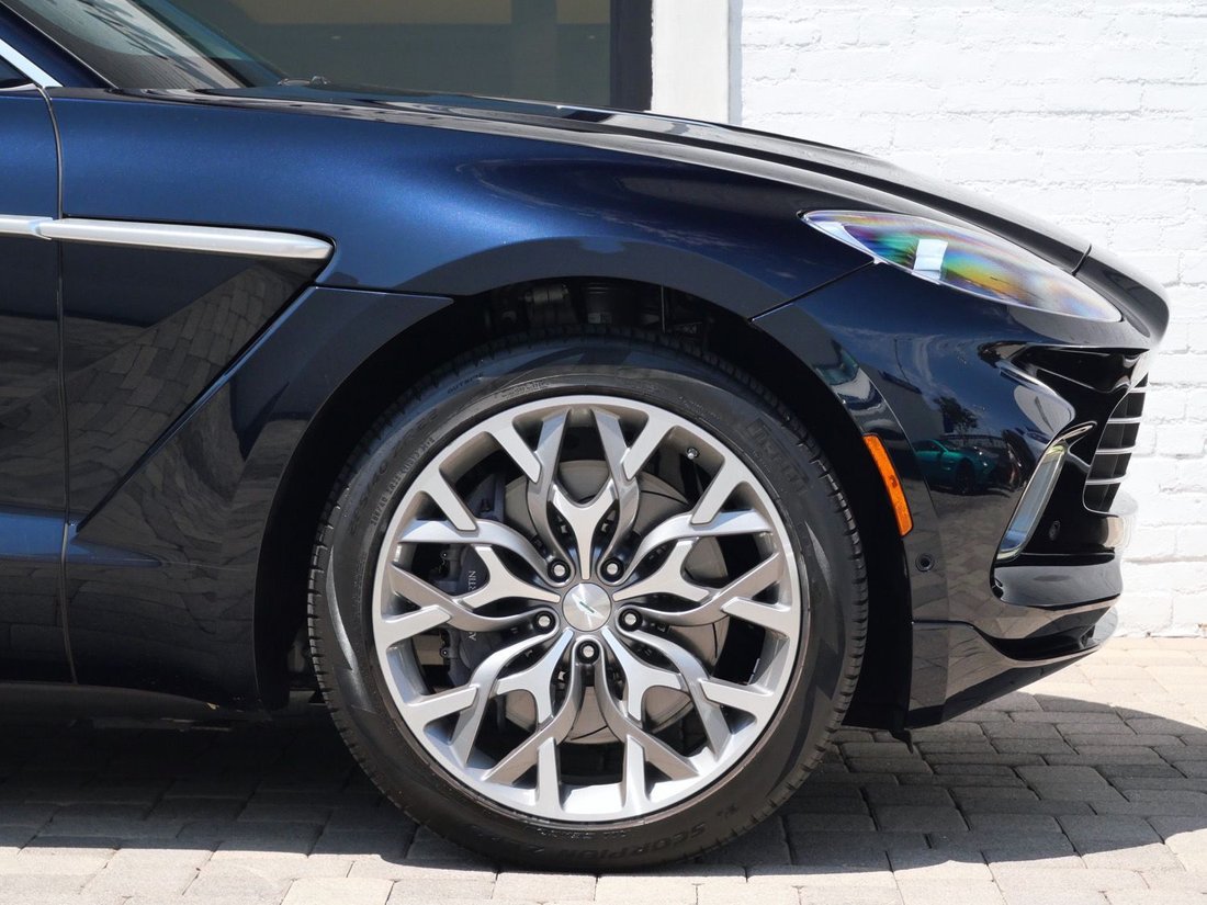 Suv in Beverly Hills, CA, United States 4 - 18616165