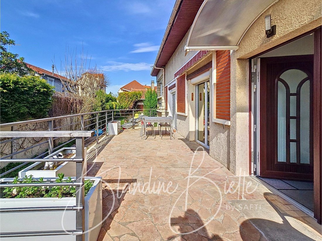 House in Chatou, Ile-de-France, France 2 - 18620844