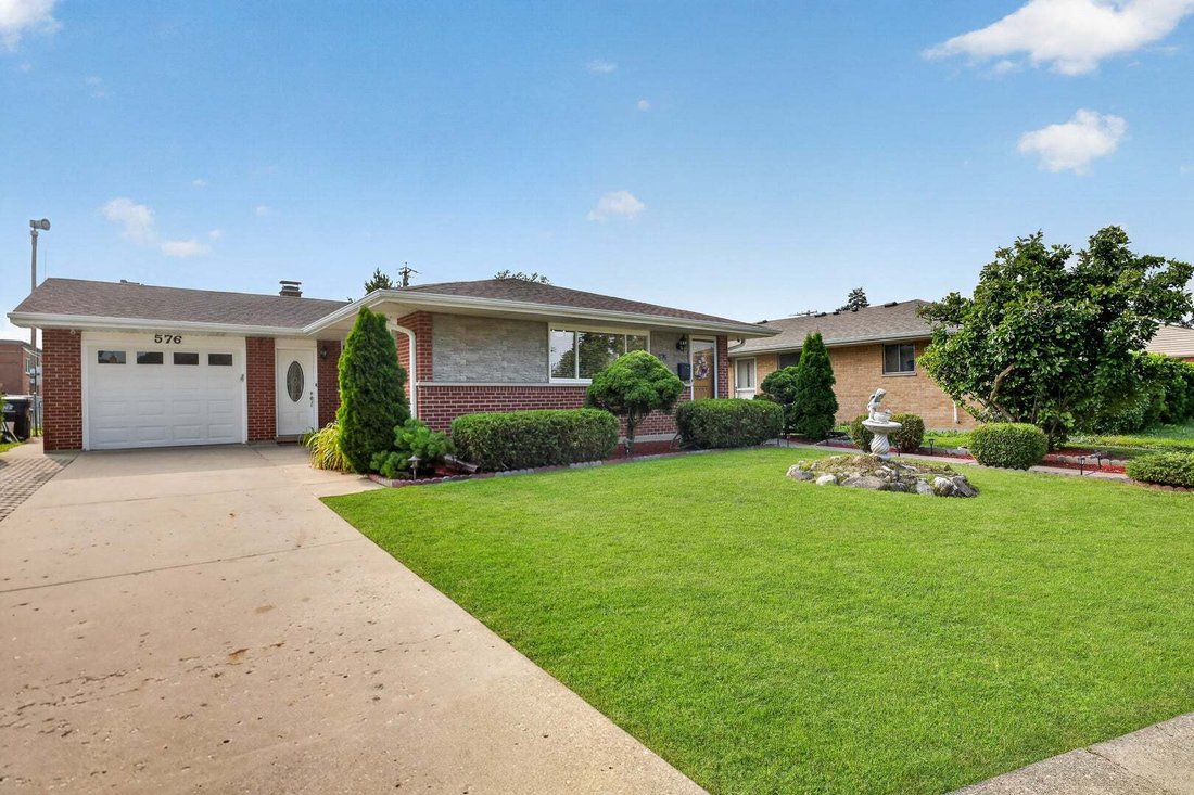 House in Des Plaines, Illinois, United States 3 - 18617384
