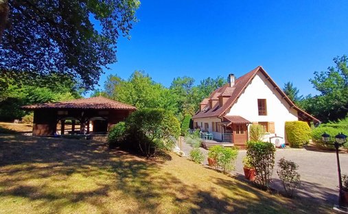 Maison à Terrasson-Lavilledieu, Nouvelle-Aquitaine, France 1
