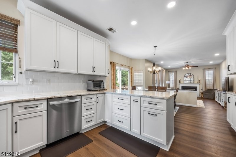 House in Lopatcong, New Jersey, United States 4 - 18617199