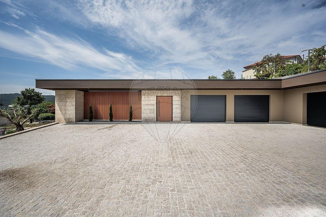 Villa in Taide, Braga, Portugal 1 - 18615981
