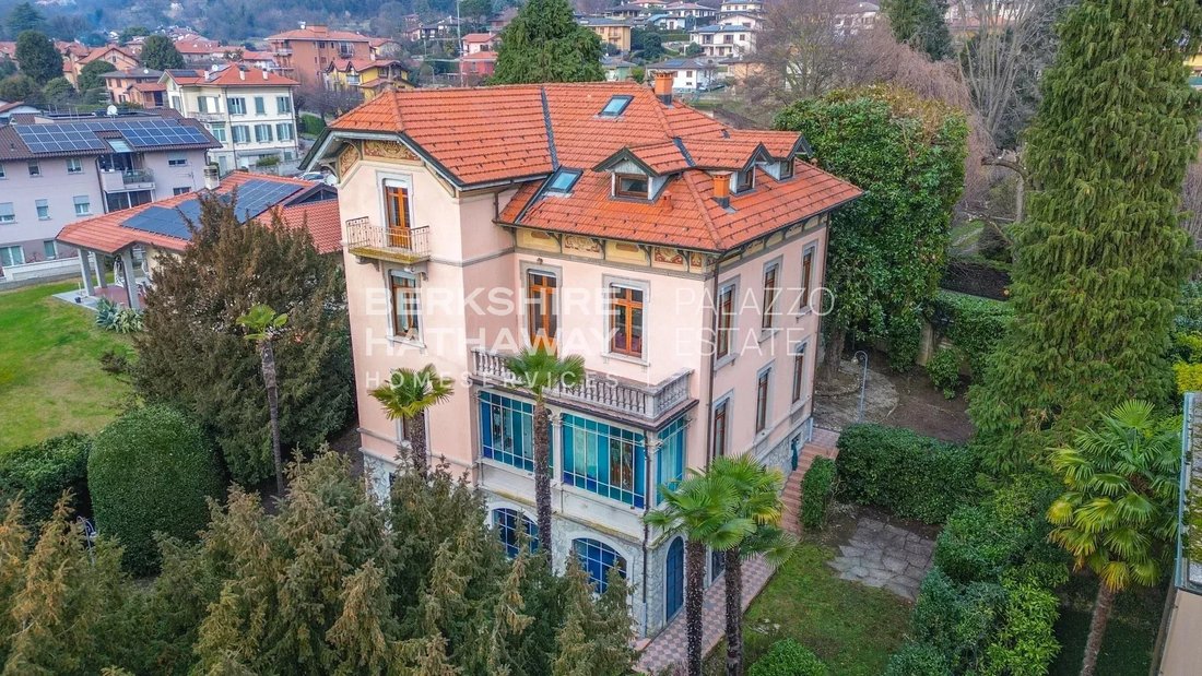 Villa in Gavirate, Lombardy, Italy 1 - 18621561