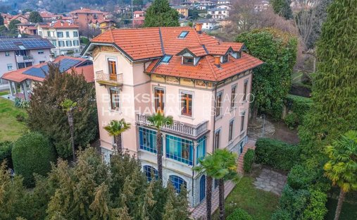 Villa in Gavirate, Lombardy, Italy 1