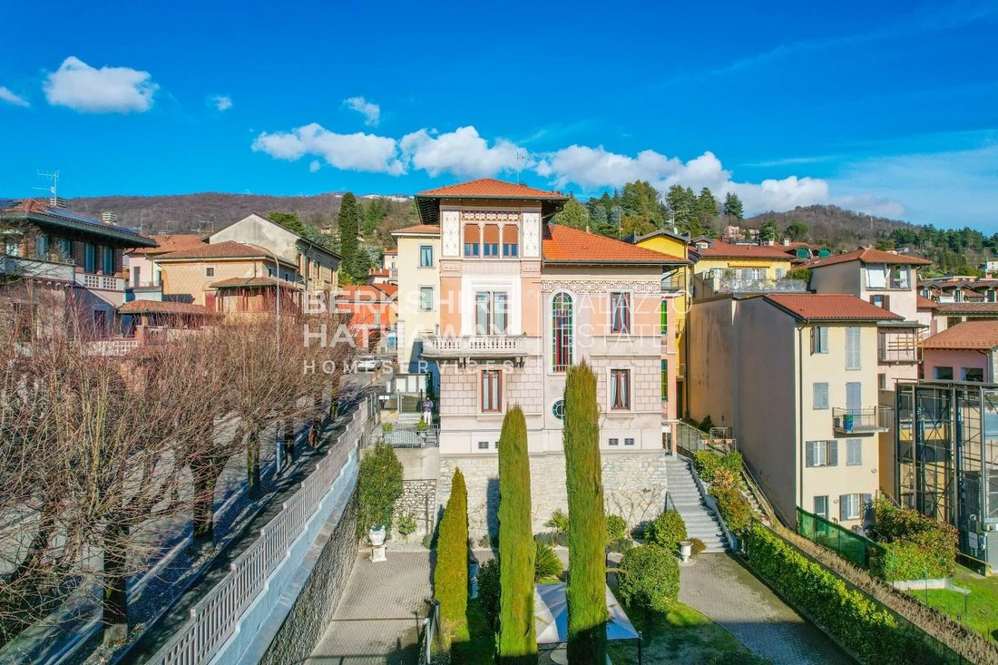 Villa in Gavirate, Lombardy, Italy 3 - 18621560