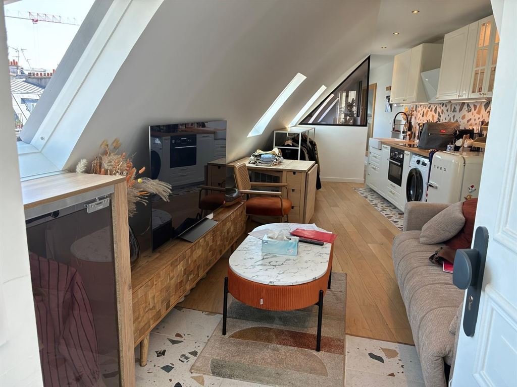 Apartment in Saint Germain l'Auxerrois, Paris 1er Arrondissement, Paris 1 - 18618665