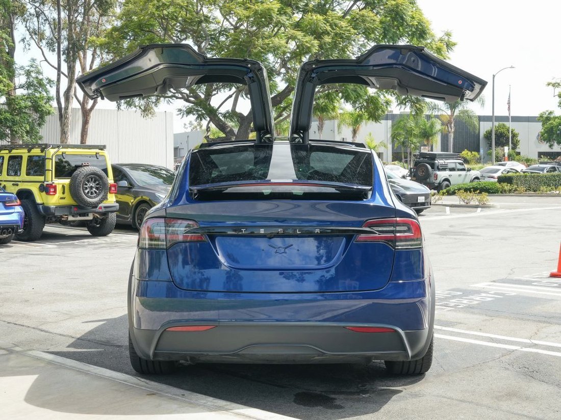 Suv in Costa Mesa, CA, United States 3 - 18472025