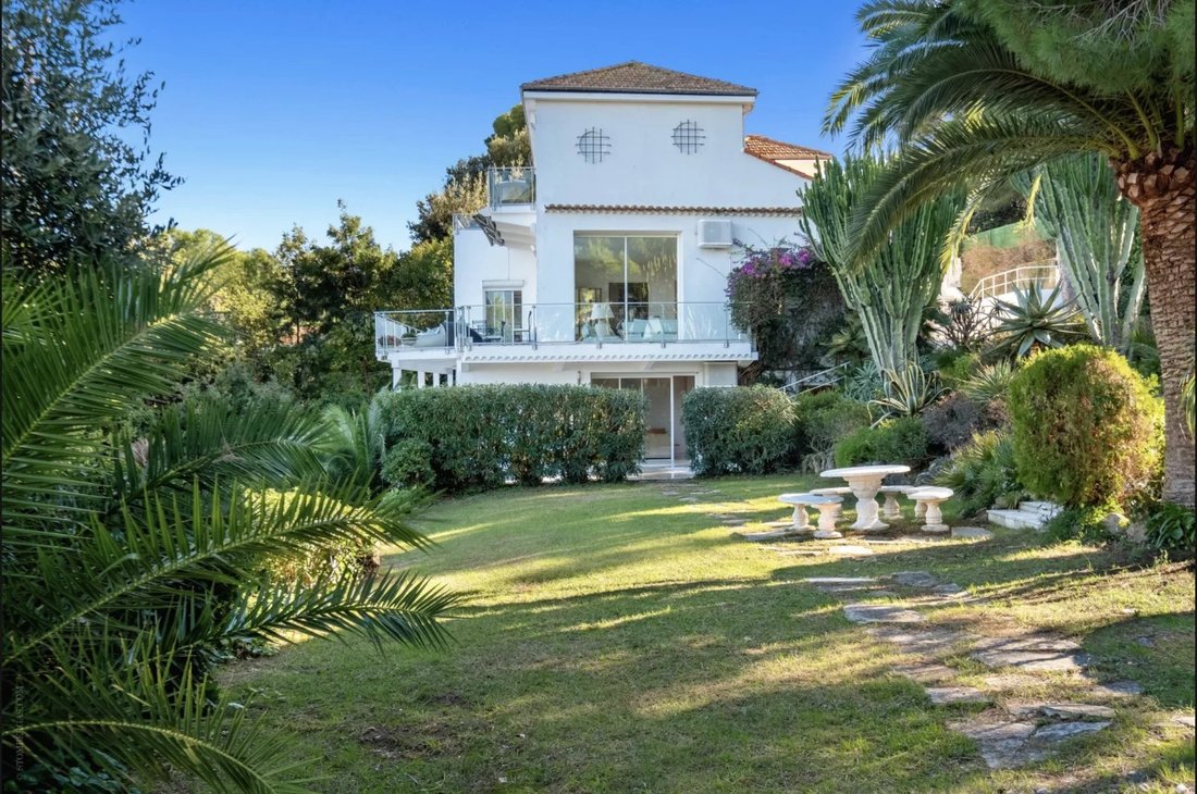 House in Les Cougoulins-Rastines, Antibes, France 3 - 18621893