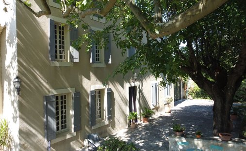 Villa in Ouest, Monteux, France 1