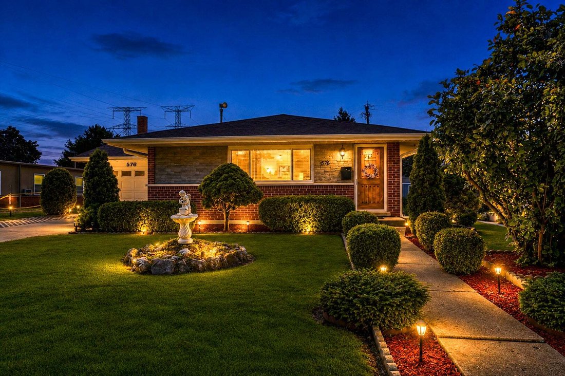House in Des Plaines, Illinois, United States 2 - 18617384